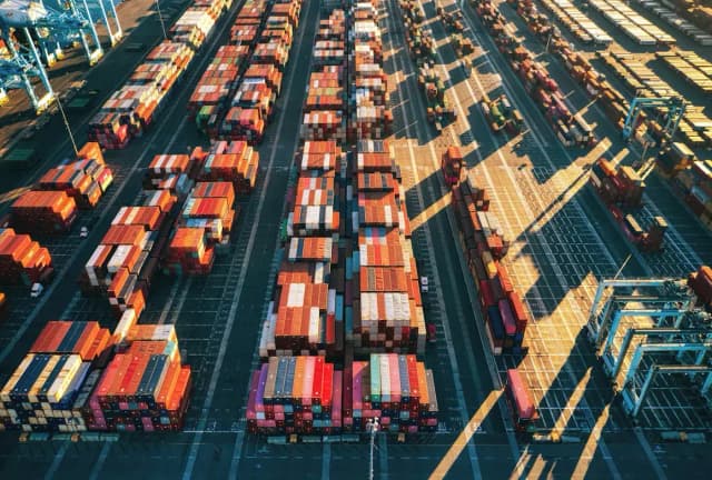 Cargo shipping visual
